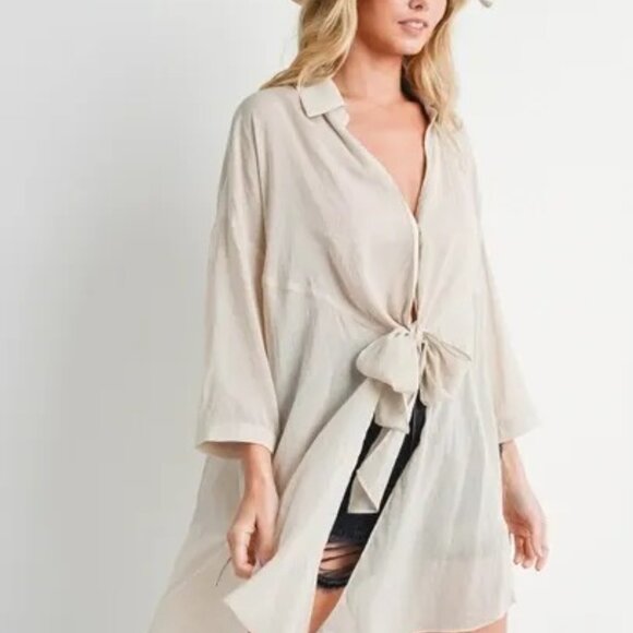 CLEAR OUT!!!! Tie-Front Dolphin Hem Tunic Shirt - Picture 5 of 8